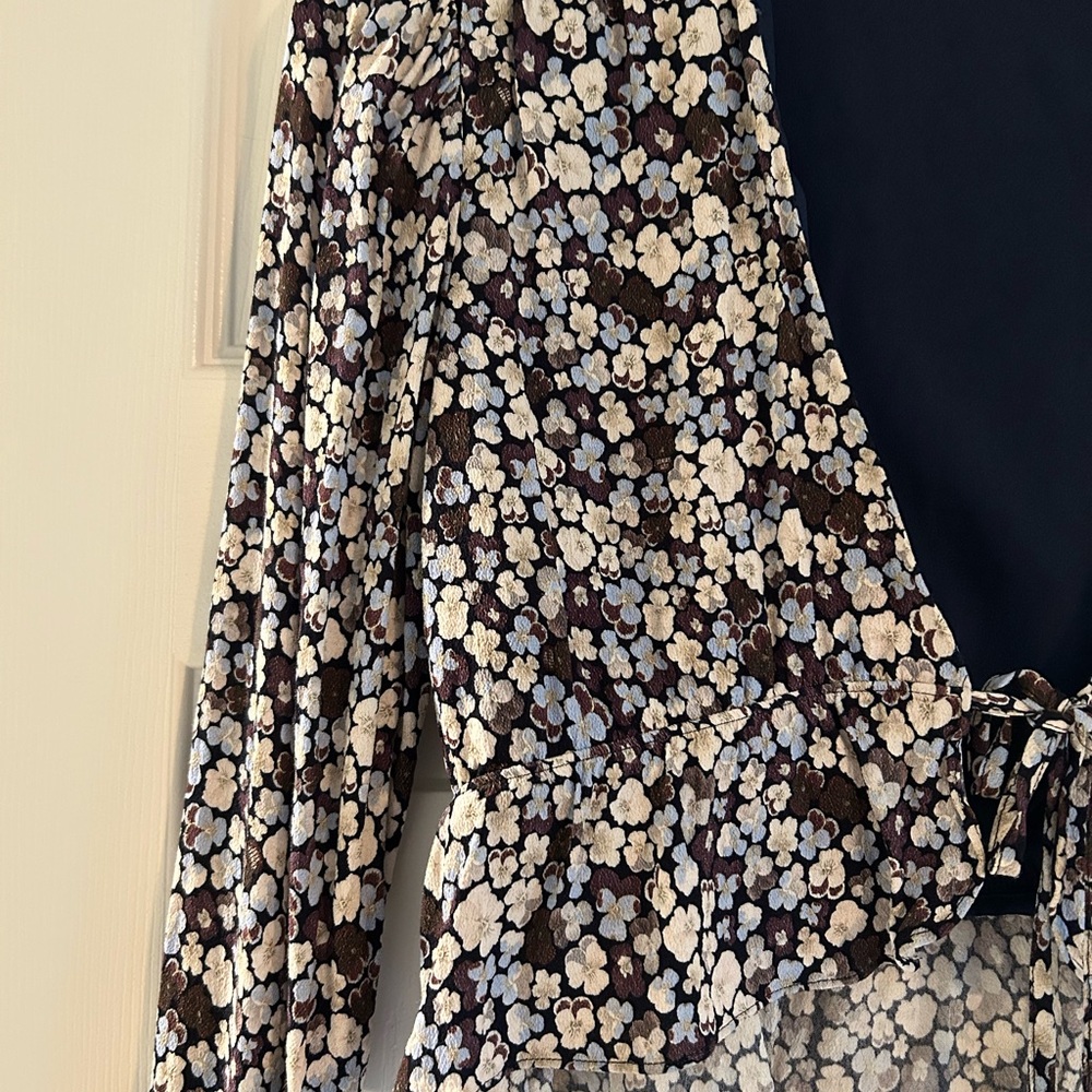 Aritzia Sunday Best Kimberly Blouse - Picture 5 of 6